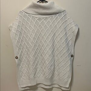 Elegant White Turtleneck Sweater, poncho. One size. No signs of wear.